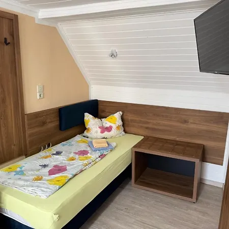 Holiday home Monteurwohnung Memleben Luetzower 12 Kaiserpfalz